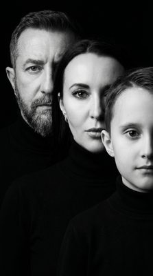 Драматичный семейный портрет